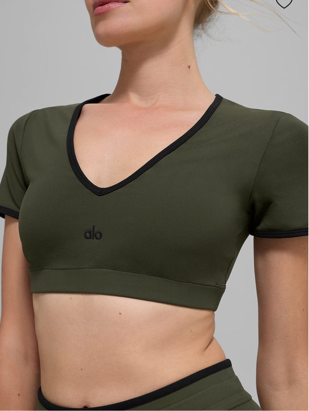 ALO Yoga,Airbrush Race Pace Short Sleeve Crop, Green Olive/Black, Med,like new!